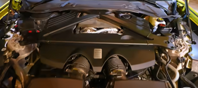 Motor Aston V8