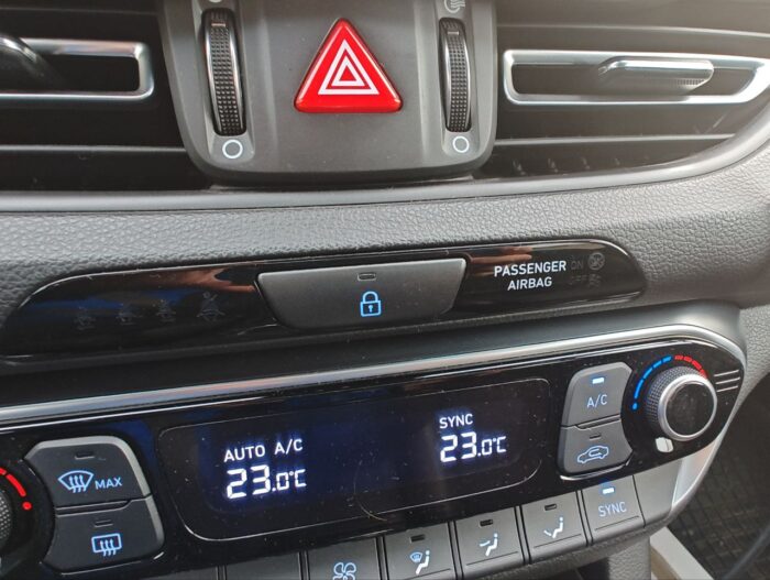 Nastavujete v zime nad 19 stupňov a vyrážate? Pozrite sa, ako týmto zlozvykom trpí motor vášho auta