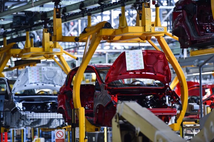 Volkswagen škrtá výrobu v Európe: Čo to znamená pre dodávky áut a ceny na našom trhu