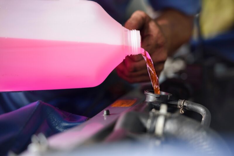 Nalievanie chladiacej kvapaliny