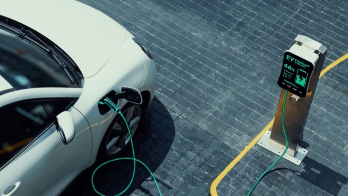 Rozdiely v cenách nabíjania elektromobilov sú obrovské: ÖAMTC porovnal siete