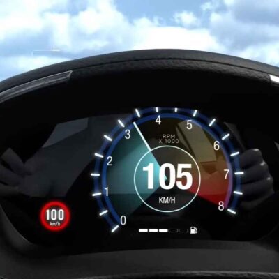 Display auta ukazuje prekročenie rýchlosti