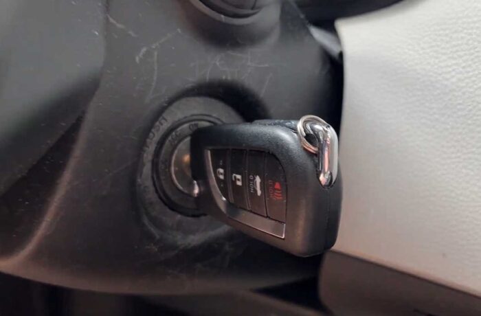 Vypínanie motora na križovatke: Pozrite sa, prečo vám táto úspora môže zničiť auto