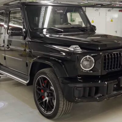 Čierny Mercedes Benz G