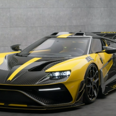 Curry's Ford GT v žlto-čiernom prevedení predstavuje odvážnu fúziu športu a luxusu.