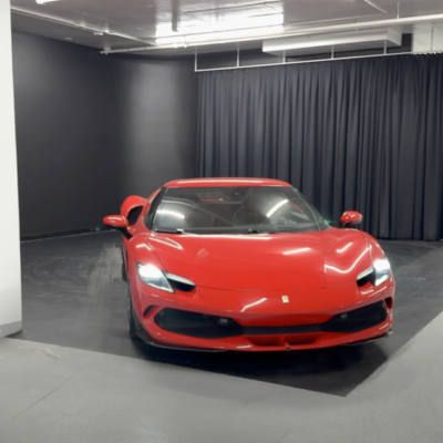 Revolučný ducktail spojler nie je len dizajnovým prvkom - dramaticky zlepšuje aerodynamiku vozidla