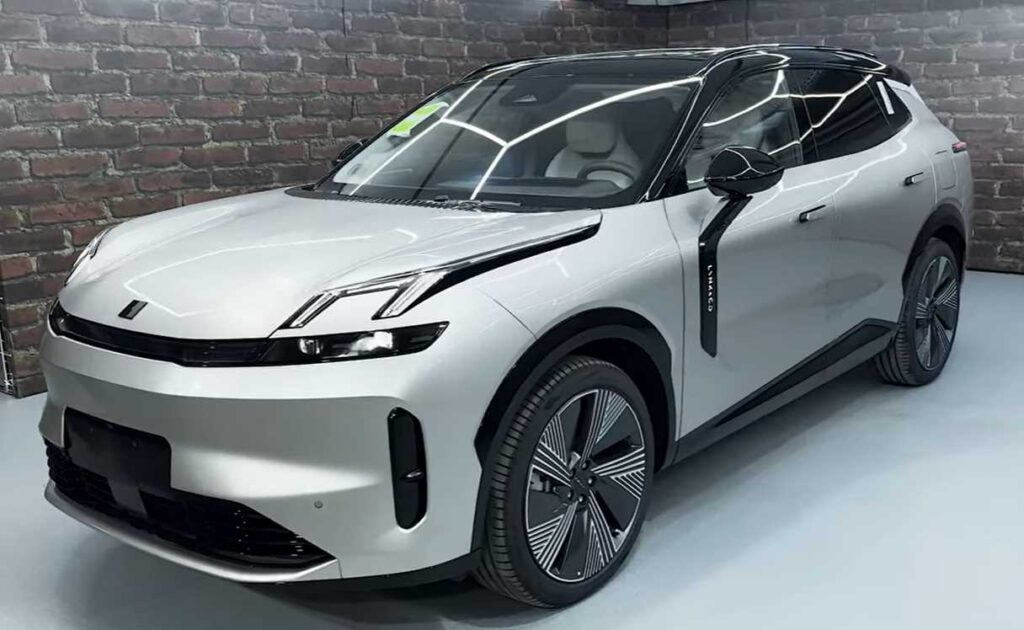Čínske auto Lynk & Co 08 spredu