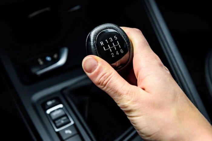 Vyraďujete do neutrálu? V modernom aute tým palivo nešetríte, práve naopak