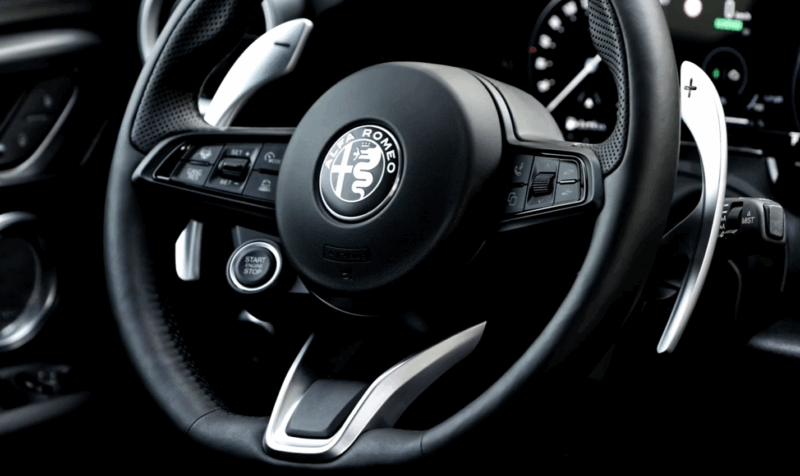 Alfa Romeo Stelvio volant