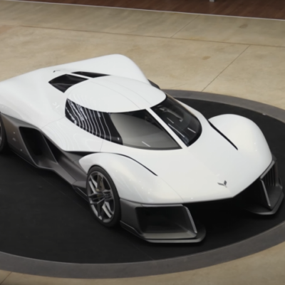 Futuristický koncept Chevroletu Corvette z britského dizajnérskeho štúdia prepisuje pravidlá. Ostrý dizajn inšpirovaný letectvom a revolučný prvok Apex Vision naznačujú novú éru americkej ikony.