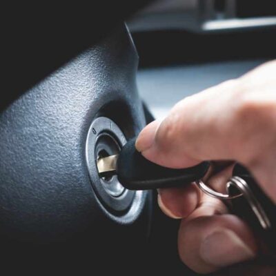 Štartovanie ruka na kľúči