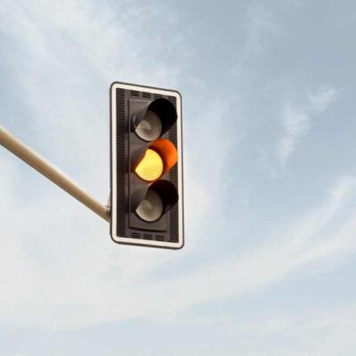 Žlté svetlo semafor