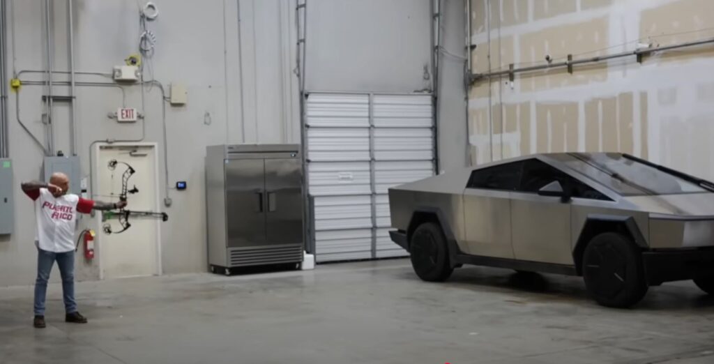 Šíp a Cybertruck