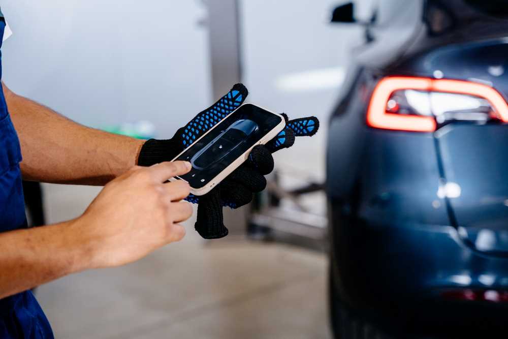 V ruke mobil a auto
