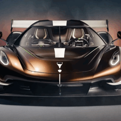 Koenigsegg Sadair's Spear ohuruje nielen brutálnym výkonom 1625 koní, ale aj agresívnym dizajnom s dvojčepeľovým aktívnym zadným krídlom.