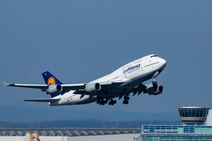 Letecké spoločnosti zakazujú používanie powerbanky počas letu: Nové pravidlá od januára 2026