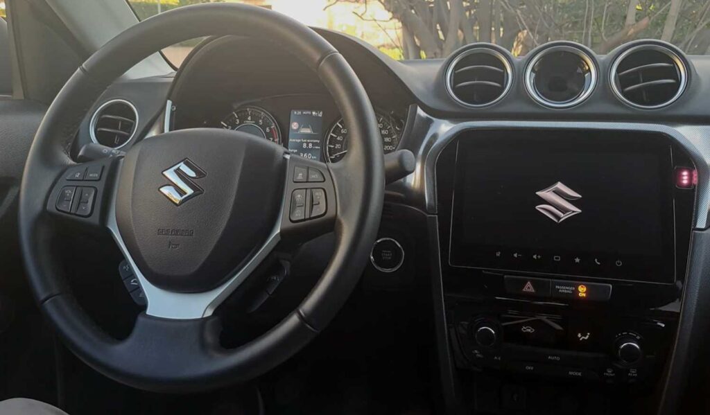 Suzuki Vitara volant