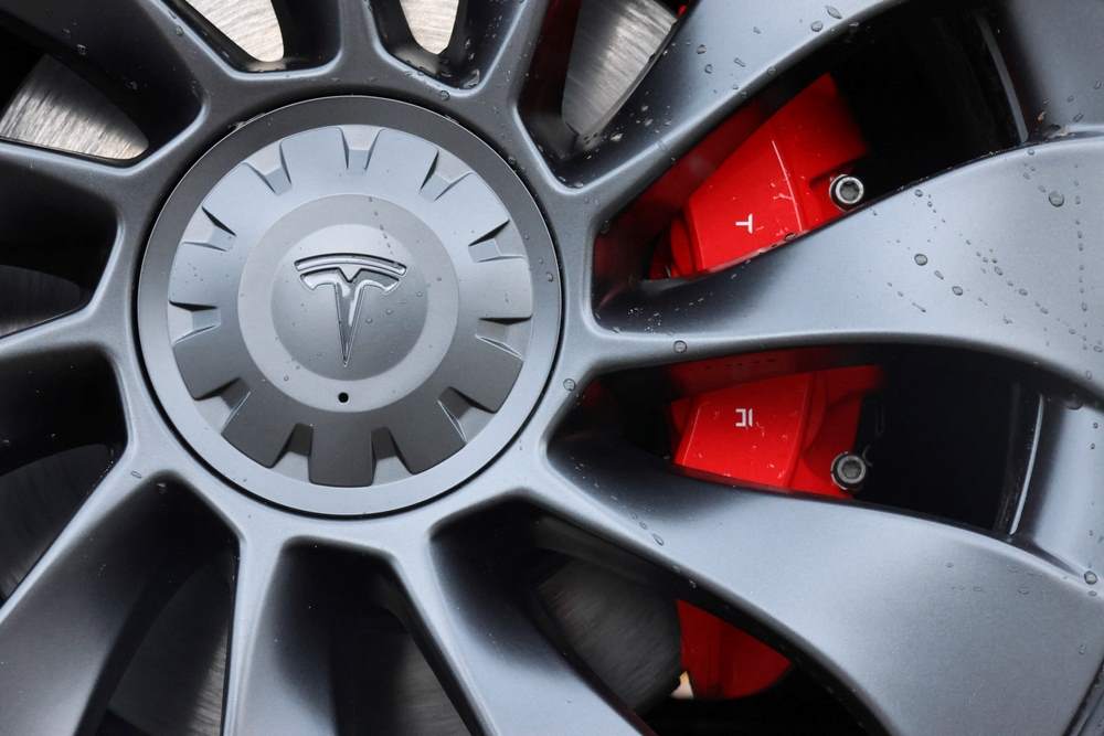 Tesla brzdy