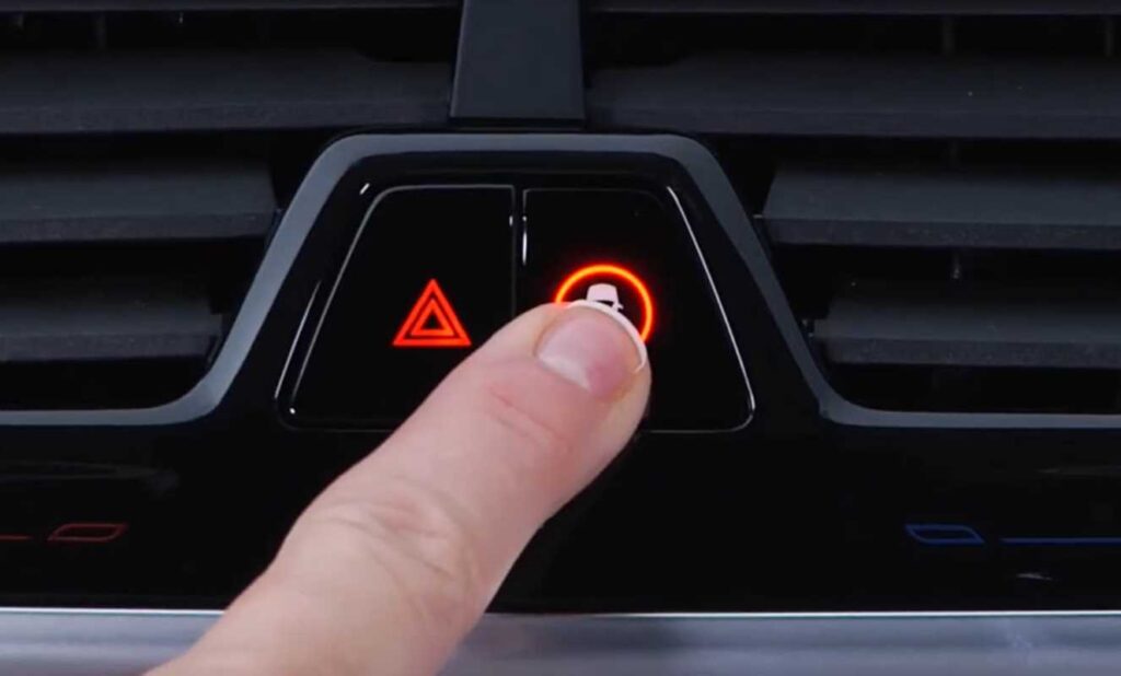 Tlačidlo auto v krúžku a prst