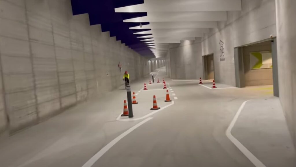 Tunel pre bike v Zurichu