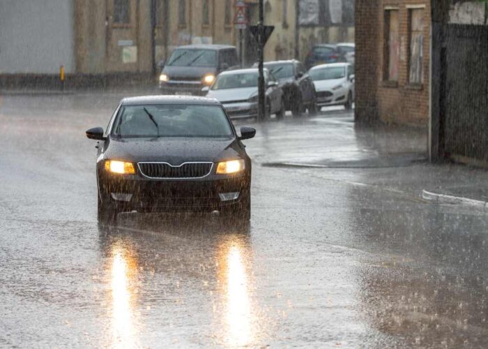 Za nesvietiace denné svietenie hrozí pokuta aj cez deň: Jeseň odhalí chybu tisícom vodičov