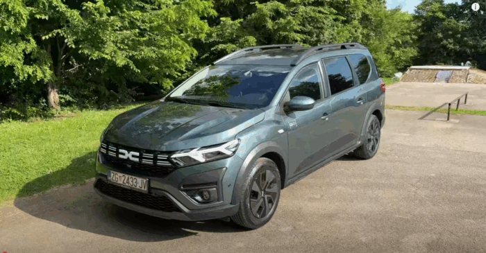 Dacia Jogger dostáva modernizovaný hybrid: Silnejší elektromotor zlepší pružnosť pri plnom obsadení