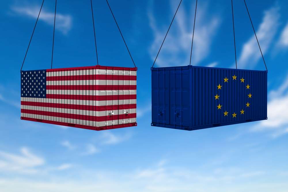Kontajneri vo vlajkách EÚ a USA