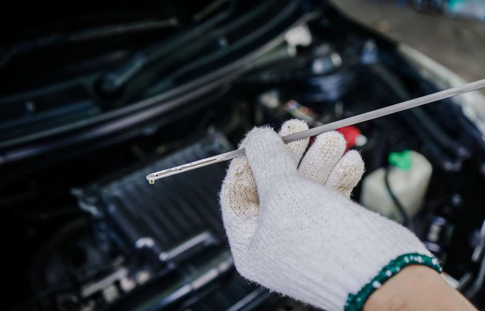Kontrola oleja v motore