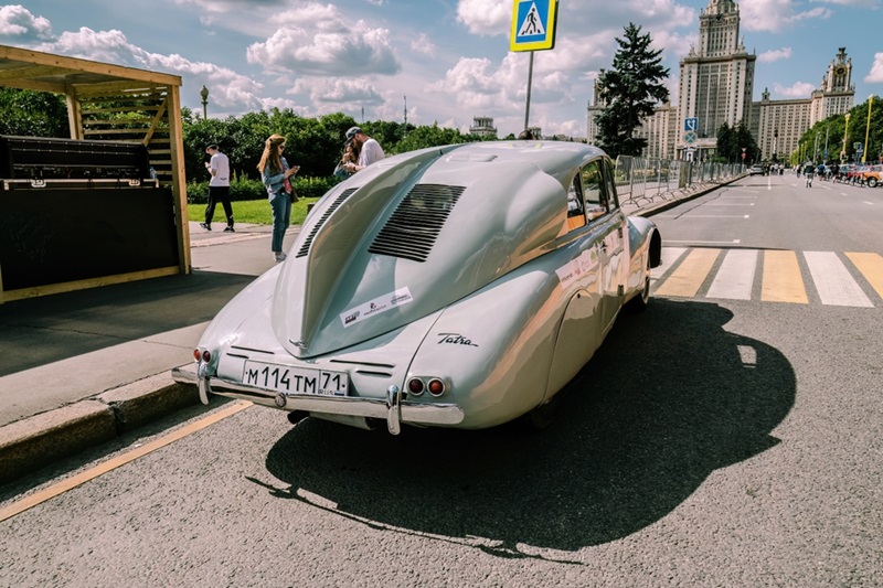 Tatra 87