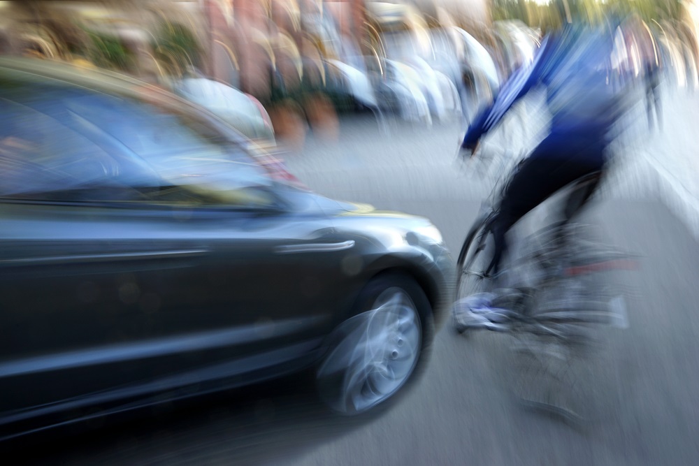 cyklista vs auto nebezpecna sytuacia