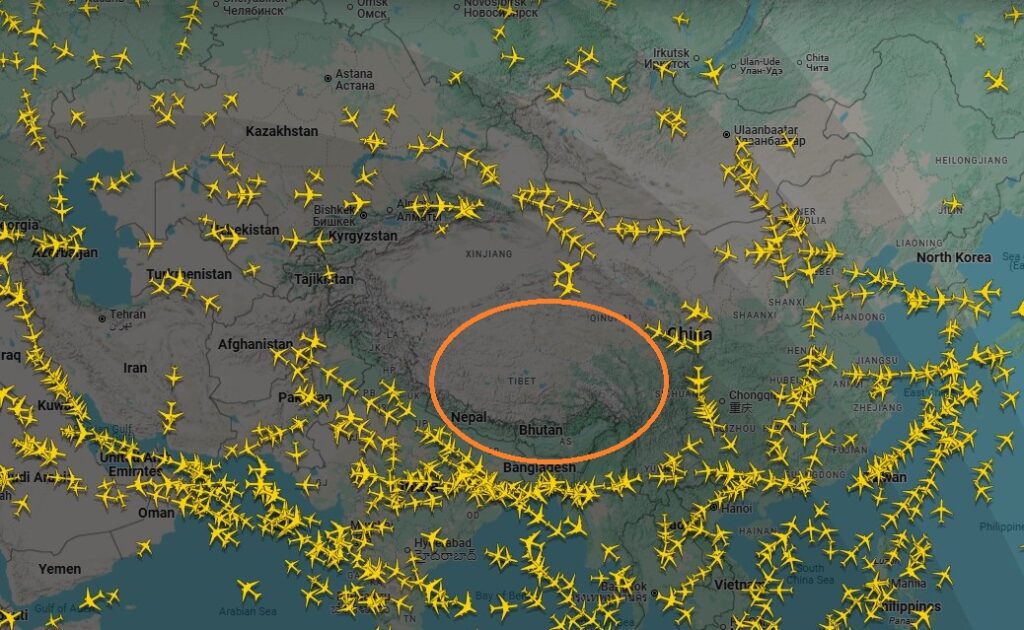 Pohlad na letecky radar a volny priestor nad Tibetom