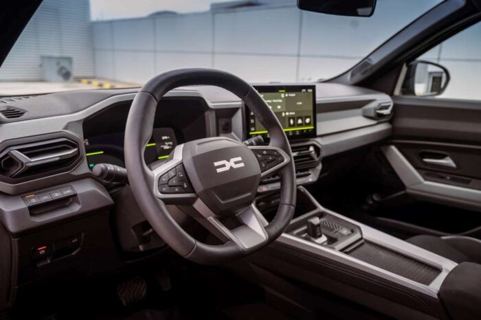 Prečo automobilky začali používať recyklovaný plast v interiéroch a prečo ti po roku smrdí