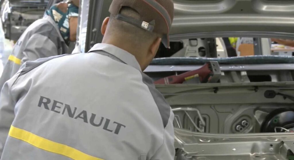 Renault závod