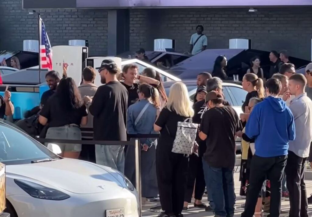 Tesla Dinner rad ľudí
