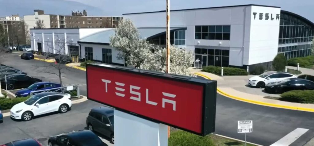 Tesla budova