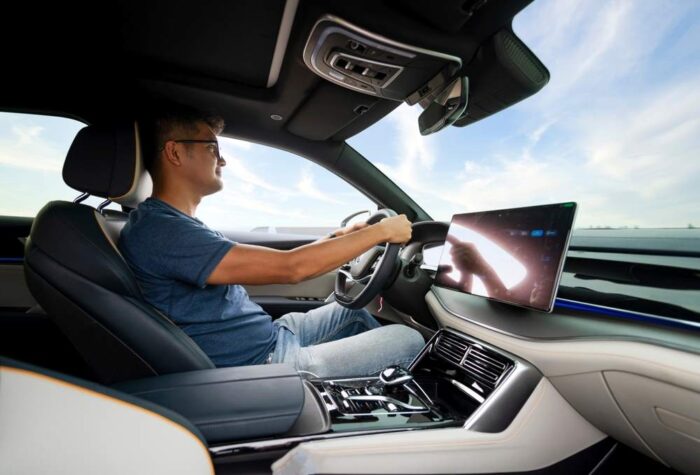 Tvoje nové auto ťa brzdí bez tvojho súhlasu: Systém ISA je povinný a väčšina vodičov o ňom nevie