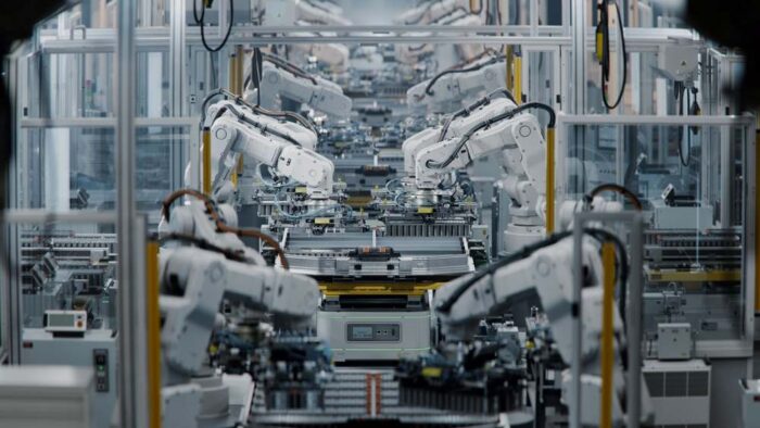 Prečo Číňania ovládli trh s EV v Európe: 3 technológie, ktoré naše automobilky zaspali