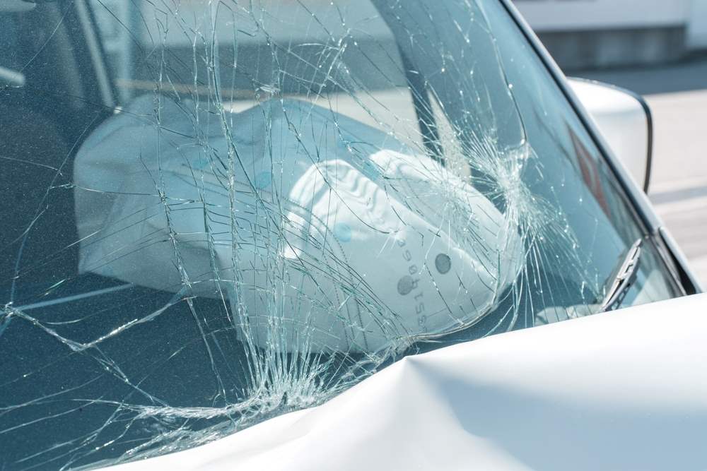 Airbag rozbité sklo