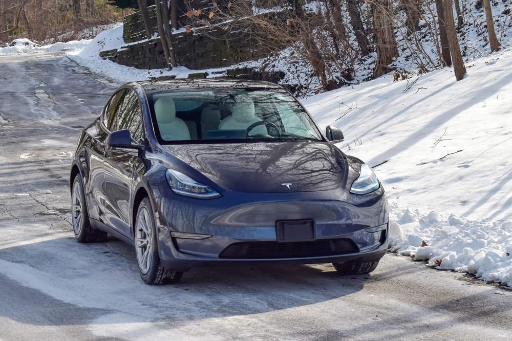 Tesla model Y sneh