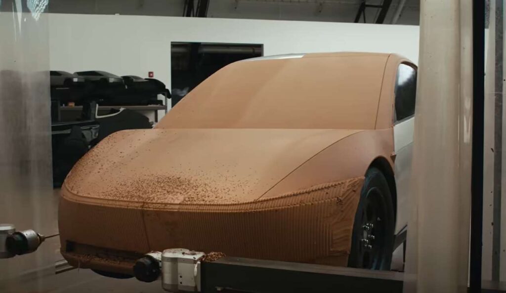 Tesla polička