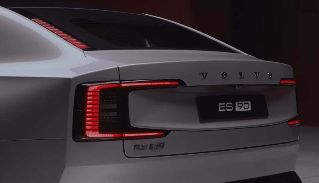 Volvo ES90 zozadu