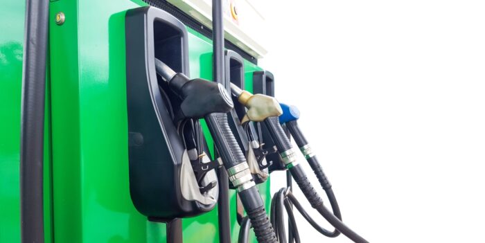 Nafta v Nemecku stojí vyše 2,24 eura za liter: ADAC radí tankovať tesne pred dvanástou hodinou