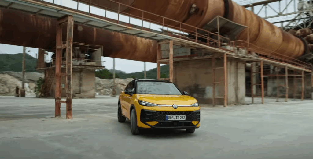 Nový Volkswagen T-Roc prichádza s plne hybridným pohonom, prvýkrát po desiatich rokoch v masovom modeli značky.