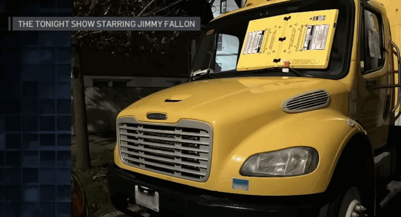 Barnacle v akcii. Obrovská prísavka na čelnom skle úplne znemožní jazdu a donúti vodiča zaplatiť pokutu.