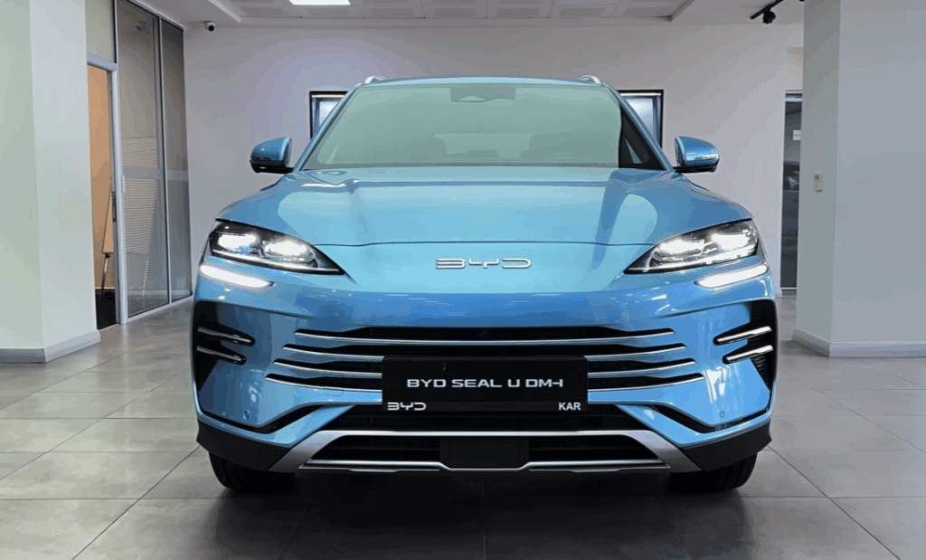 BYD Seal U DM-i je priamym konkurentom pre Škodu Superb. Ponúka revolučný hybridný pohon a luxusný interiér.