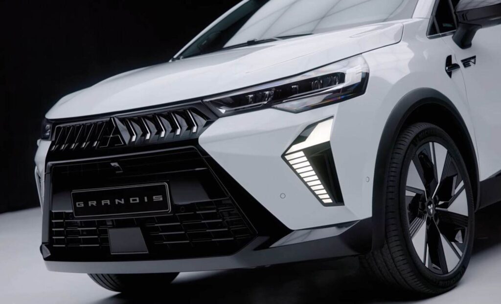 Mitsubishi Grandis predná časť