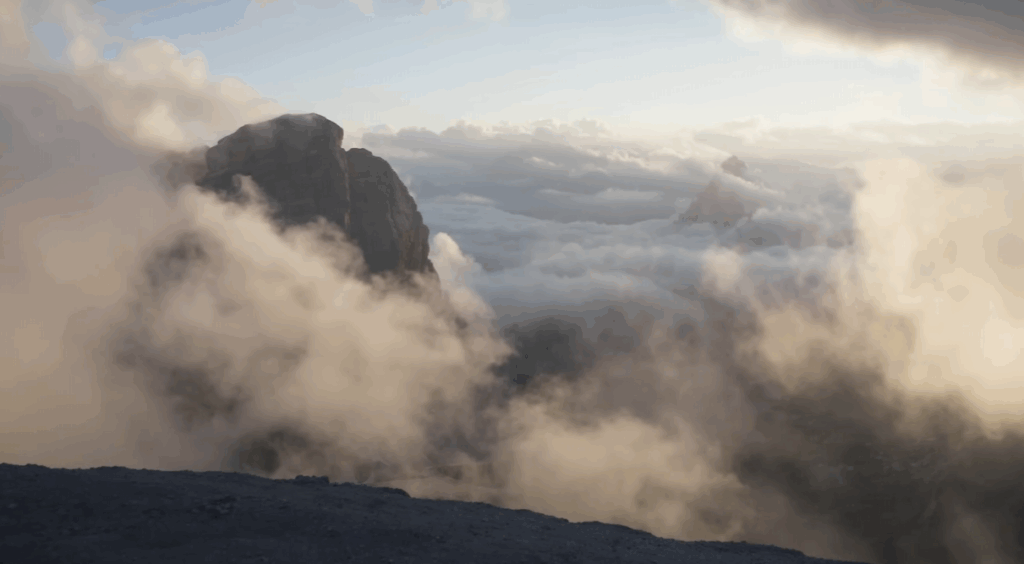 Pohľad na majestátne vrcholy Sextenských Dolomitov. Je to jedno z najkrajších miest v Alpách.