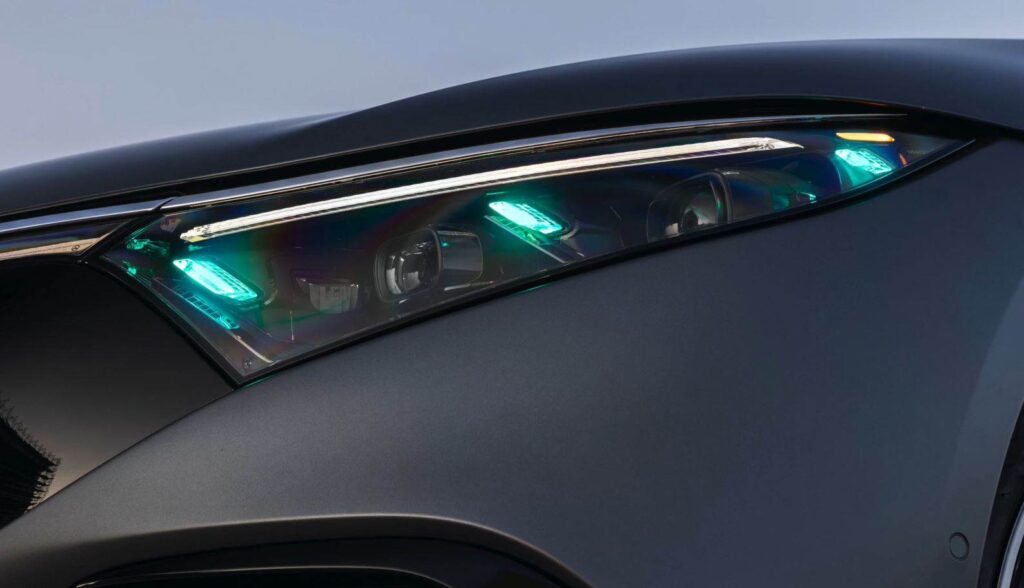 Tyrkysové svetlá Mercedes