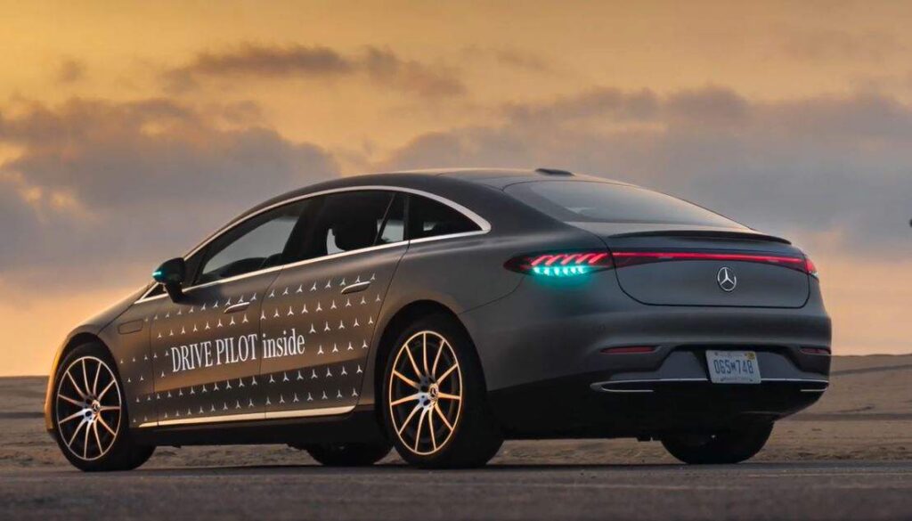 Tyrkysové svetlá Mercedes