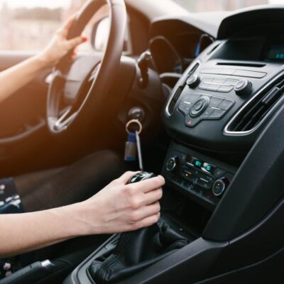 Žena a manuálna prevodovka